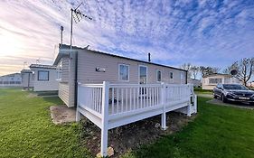 Lovely Caravan With Decking At Seawick Holiday Park In Essex Ref 27471Sw